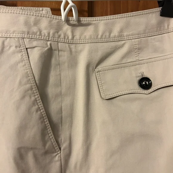 Burberry Capris - Picture 4 of 7